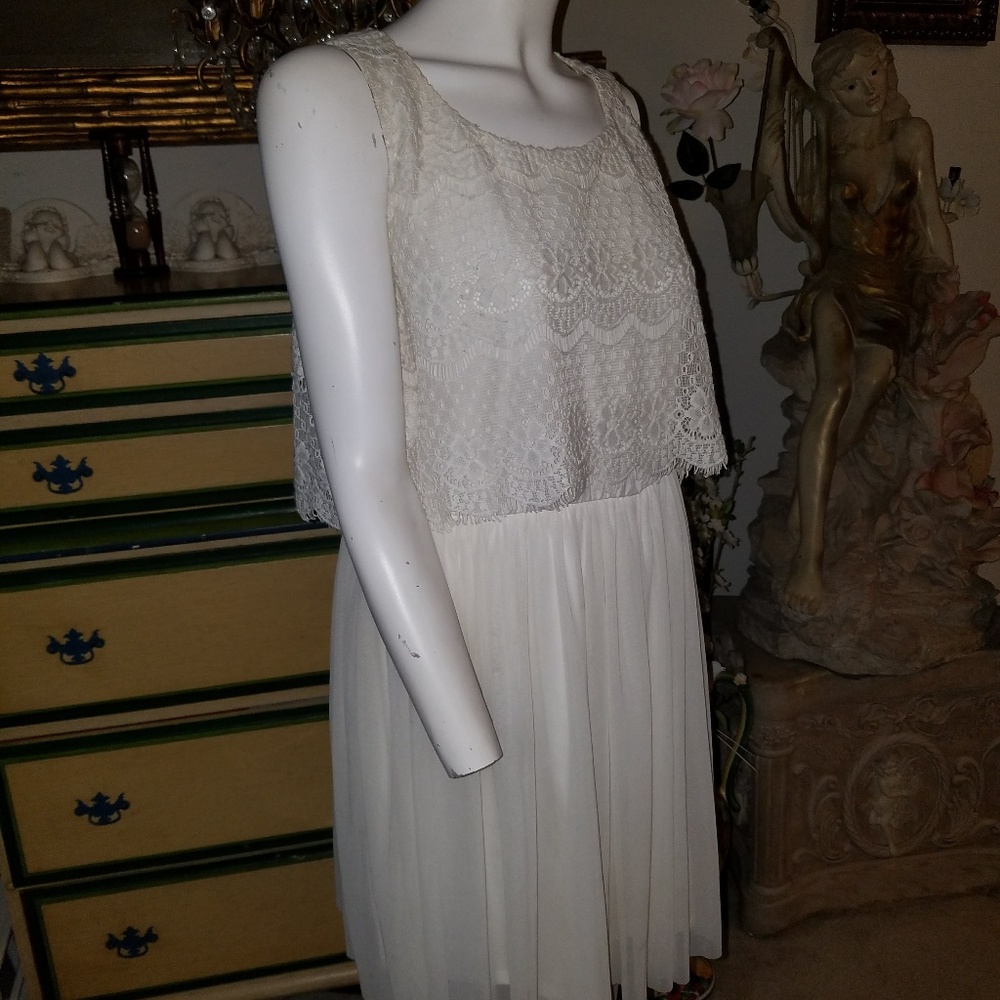 Forever 21 Lace Sleeveless Dress